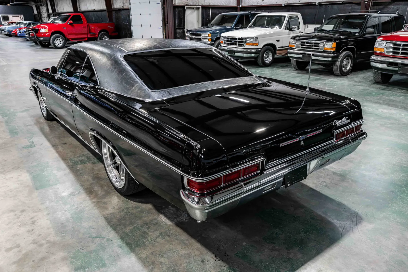 1966-Chevrolet Impala SS-Tuxedo Black-168376T161890-35.jpg